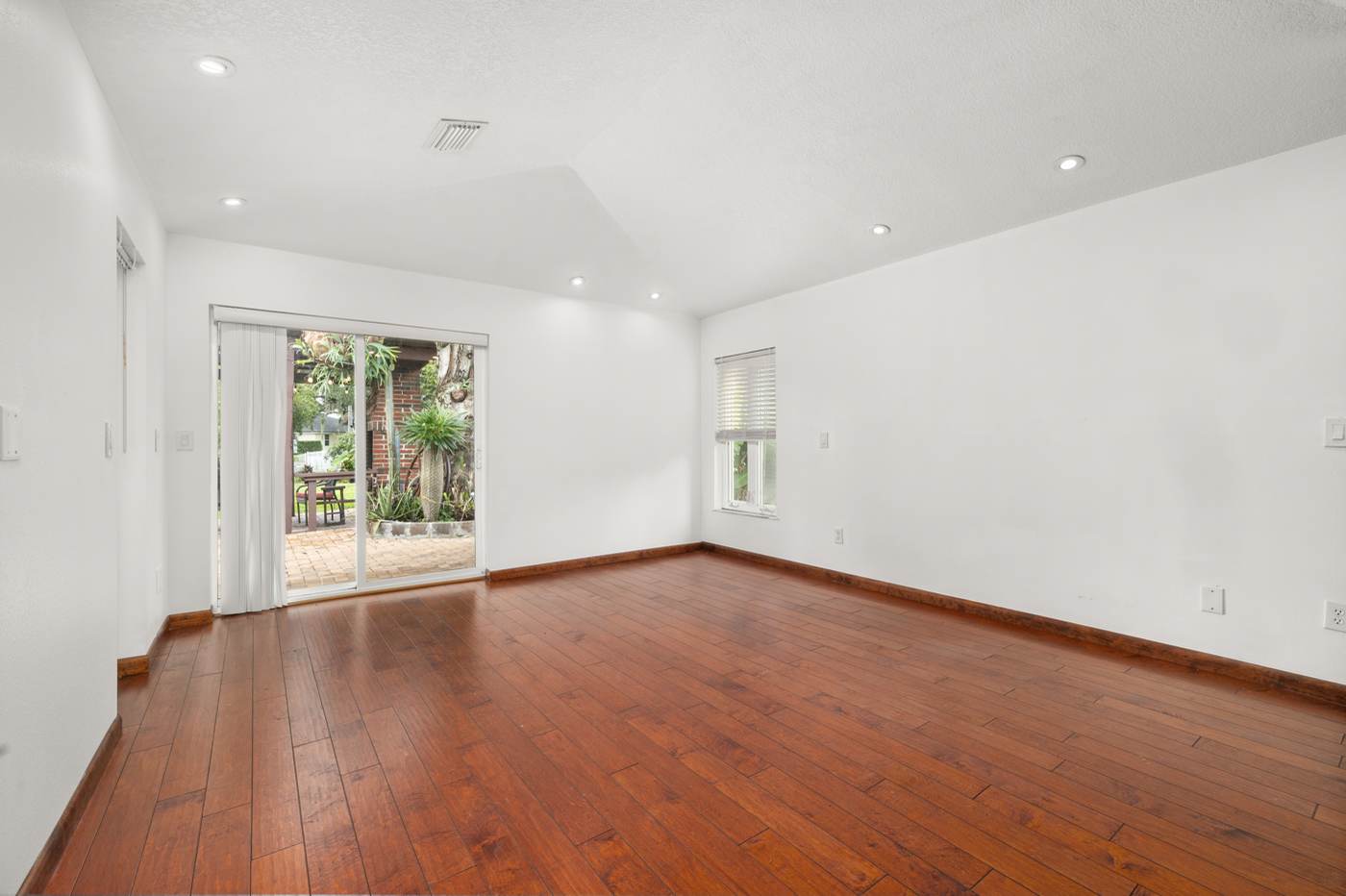 Primary suite with hardwood floors and vaulted ceiling at 3625 Waters Edge Dr, Belle Isle Florida