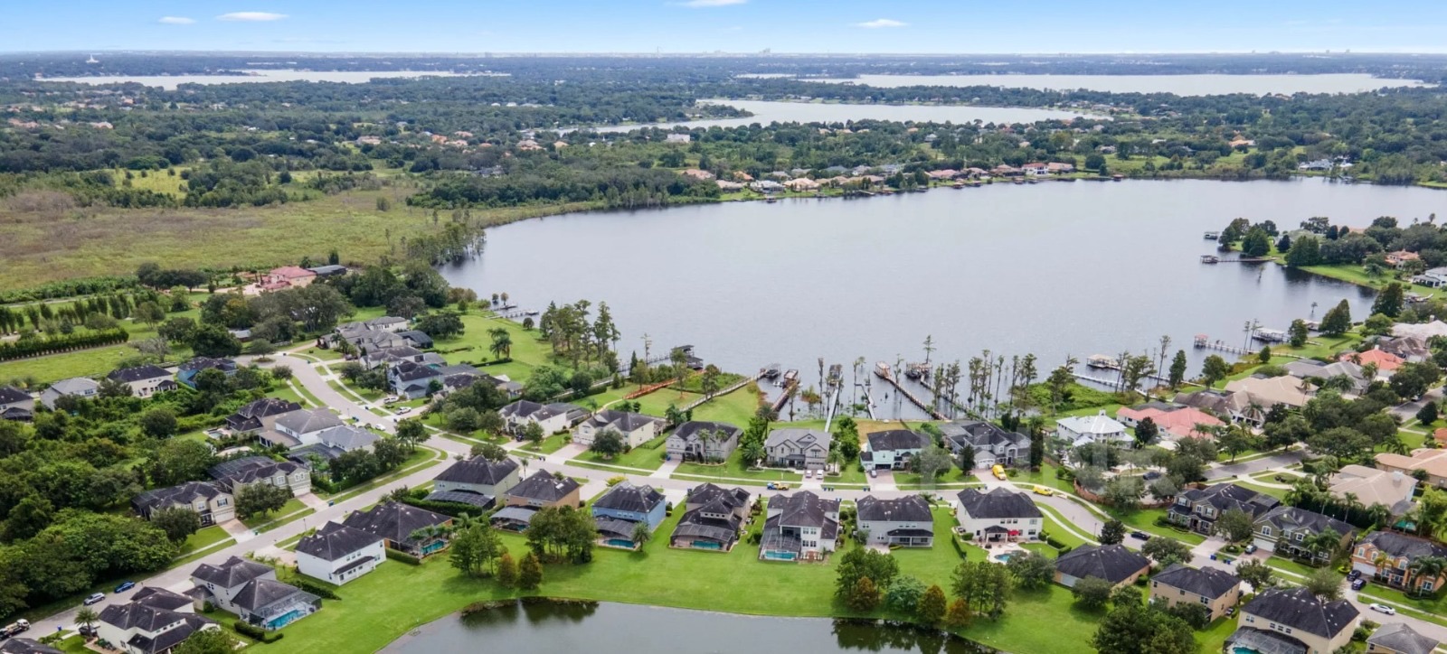 Aerial view of a lakefront neighbourhood near Winter Garden, Florida